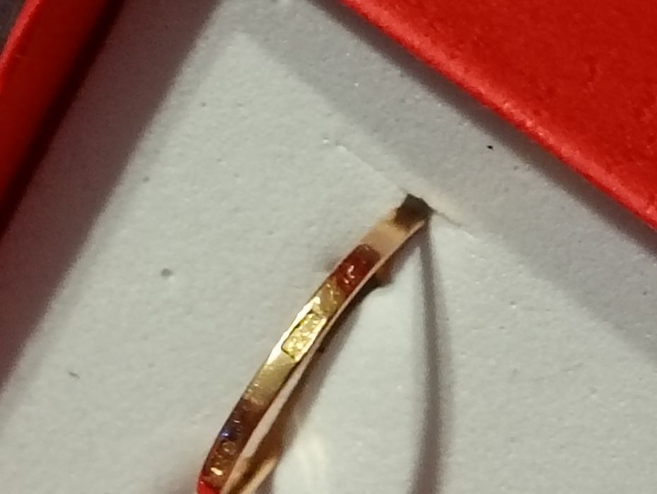 Złoty pierścionek.