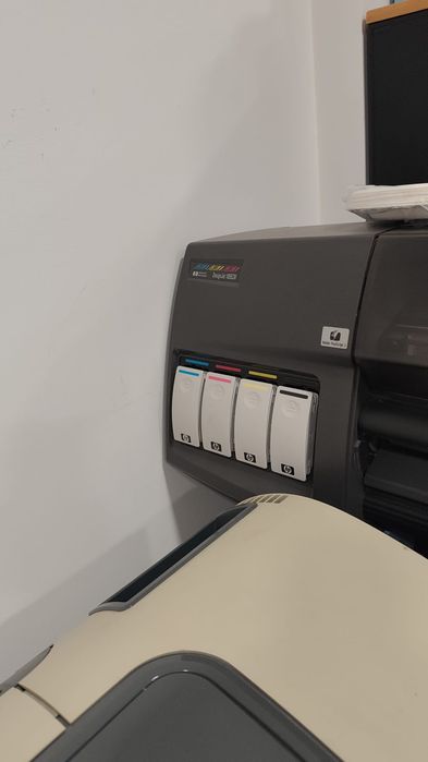 2 plotters e impressora grande para manutenção