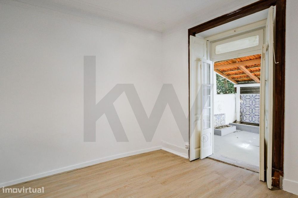 Apartamento T4 Remodelado com Terraço Privativo no Areeiro