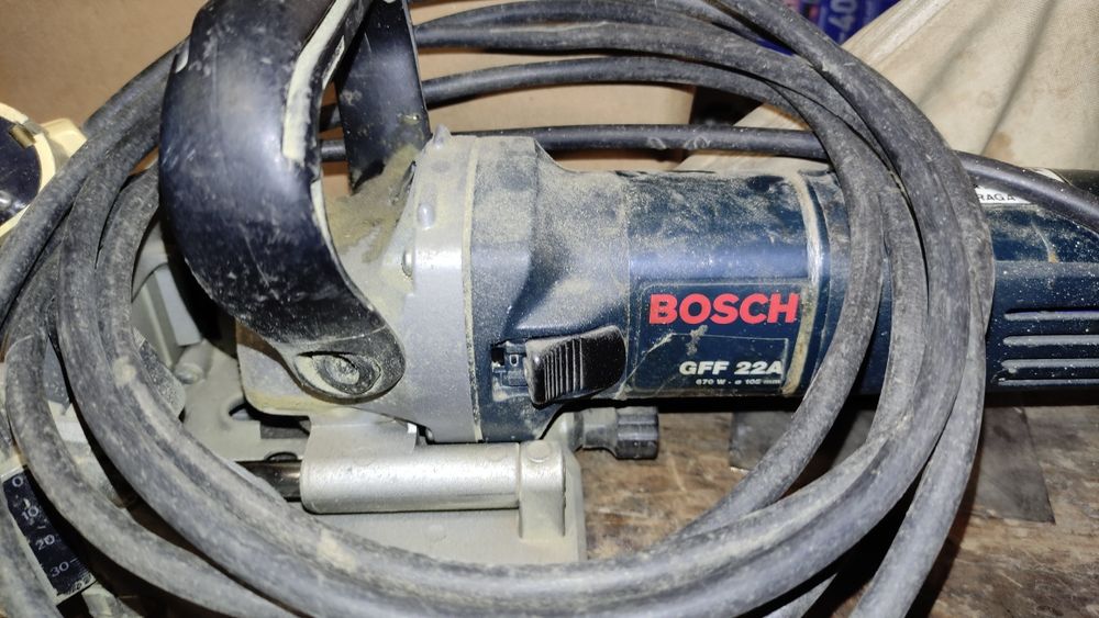 Lameladora / Fresadora Bosch 670W GFF 22A Profissional