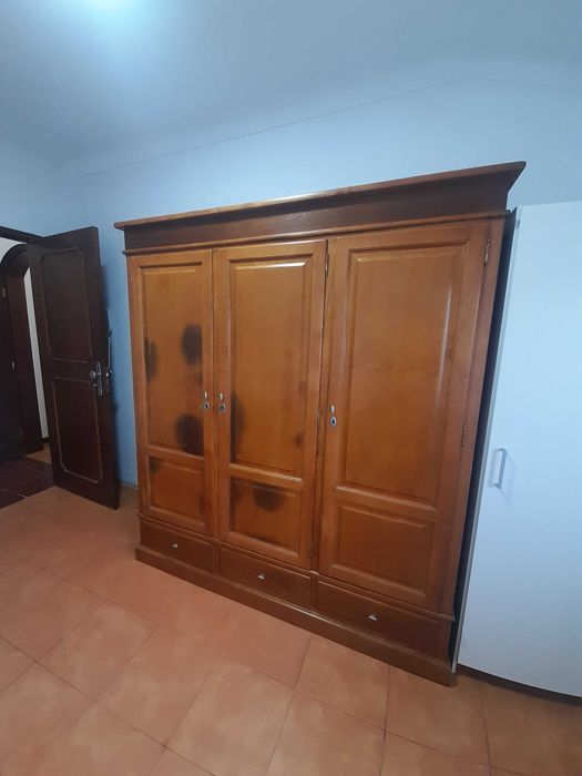 Vendo para desocupar .. Roupeiro