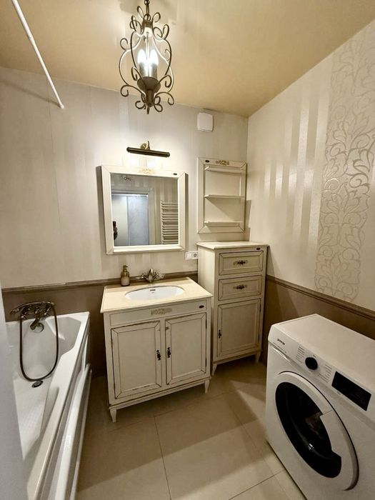 2 кімнати + кухня-студія у центрі біля парку та озера