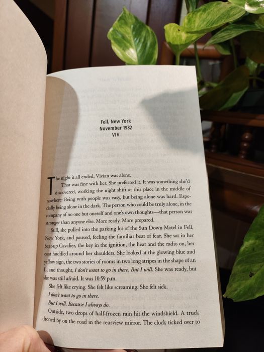 Книги англійською."The Sun Down Motel" by Simone St.James