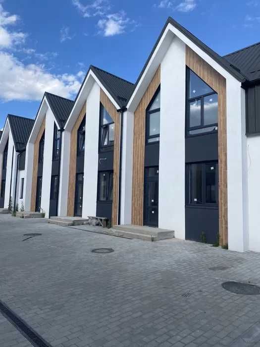 Продам Таунхаус, кутовий, 79 м2, 2 сотки, с. Білогородка. Телефонуйте.