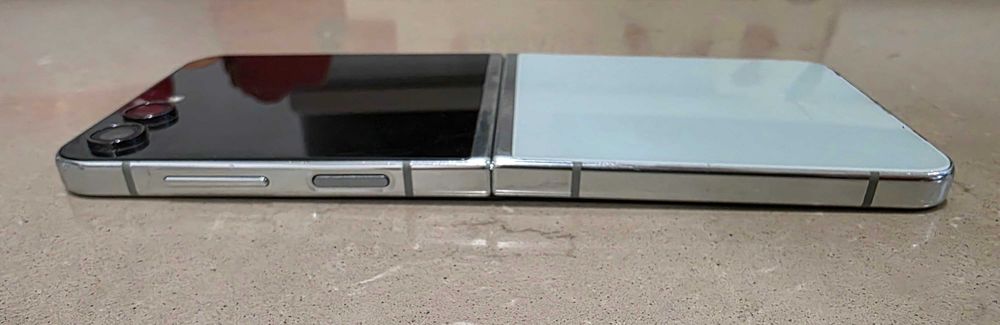 Samsung Galaxy Flip 5