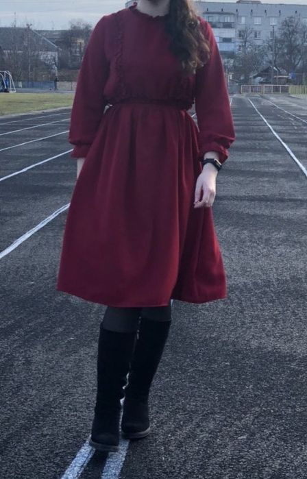 Бордова сукня
