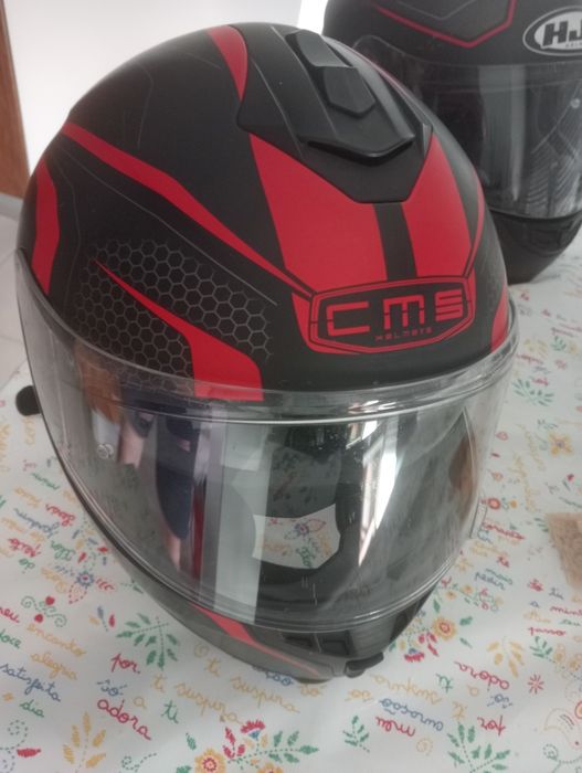 Vendo capacetes usados