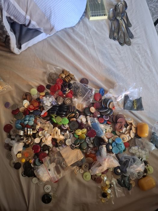 Гудзики. Багато. Різні БУ