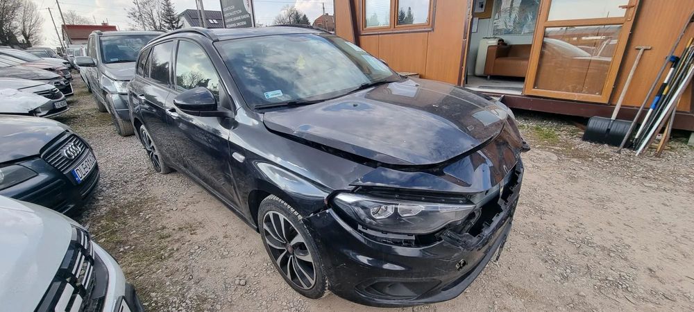 Fiat Tipo 2019r 1.4 LPG. Lekko uszkodzony przód i tył. Jeździ. VAT 23% brutto.