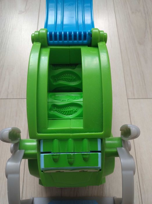Hasbro Play-Doh śmieciarka Rowdy