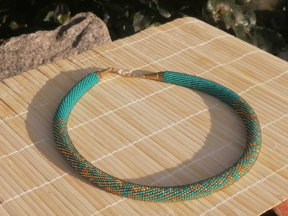 Жгут - ожерелье из бисера. Ручная работа