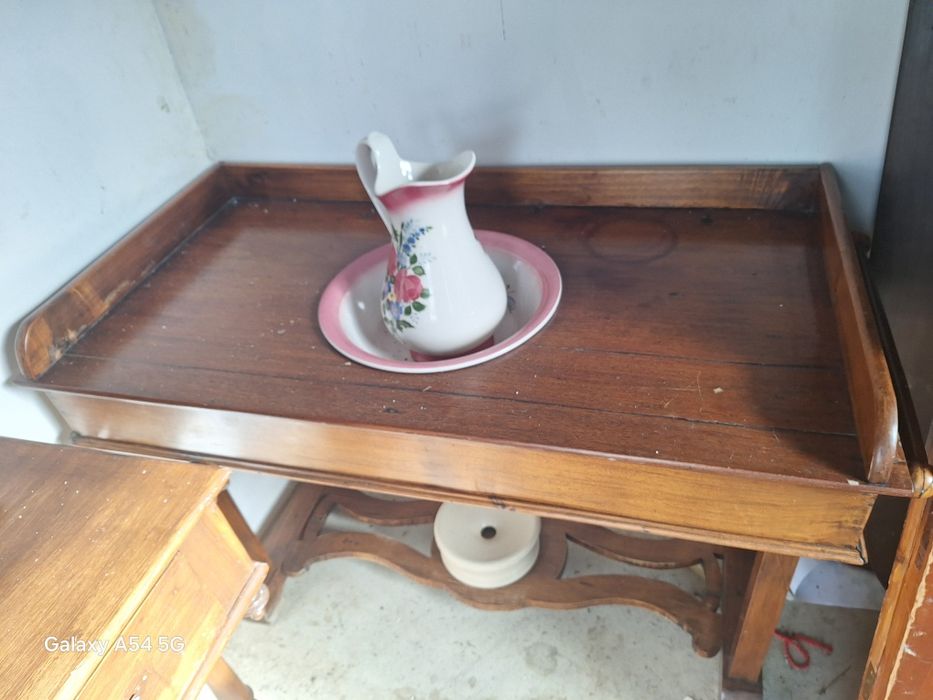 Moveis muitos antigos