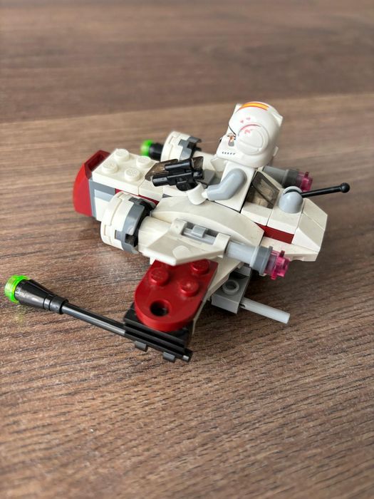 LEGO Star Wars # 75072
Microfighters ARC-170 Starfighter
[figurina pil