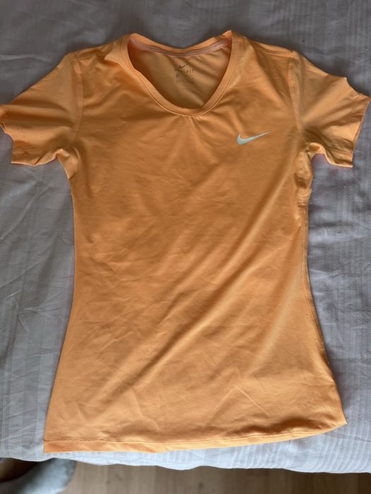 Футболка спортивна Nike