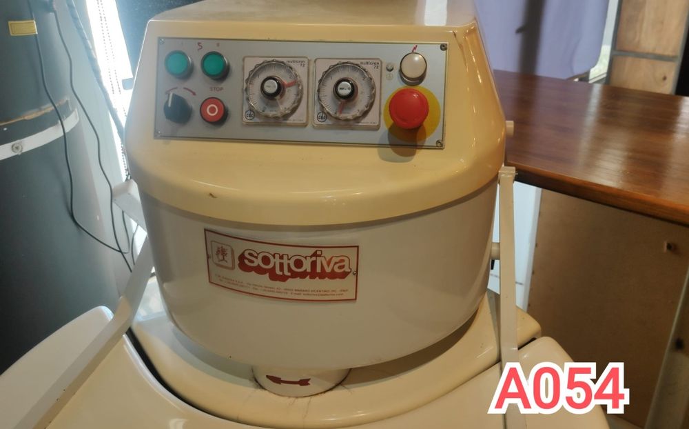 Amassadeira espiral Sottoriva Vela 80D - Excelente estado