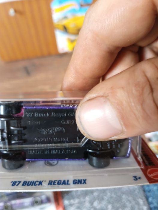 Hot wheels 8 szt w tym 3 szt th