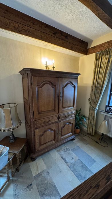 Móvel em Carvalho maciço