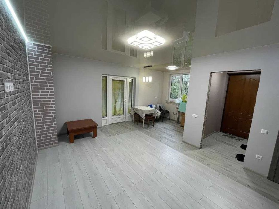 Продаж окремого  будинку з ремонтом. ділянка 6сот  поруч зі Львовом!