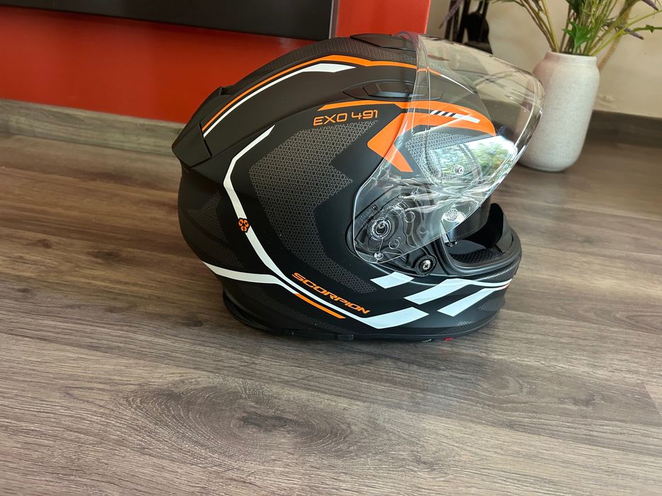 Capacete Scorpion + Luvas Dainise + Casaco Dainise de mulher