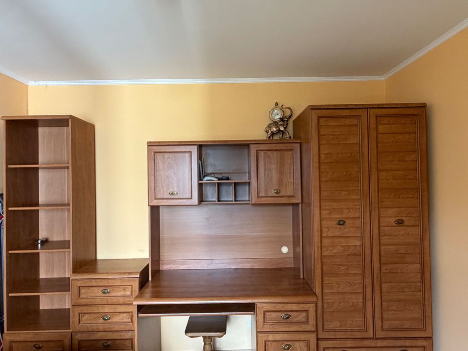 Деревʼяна дитяча стінка ( компʼютерний стіл, шафа, пенал, комод)