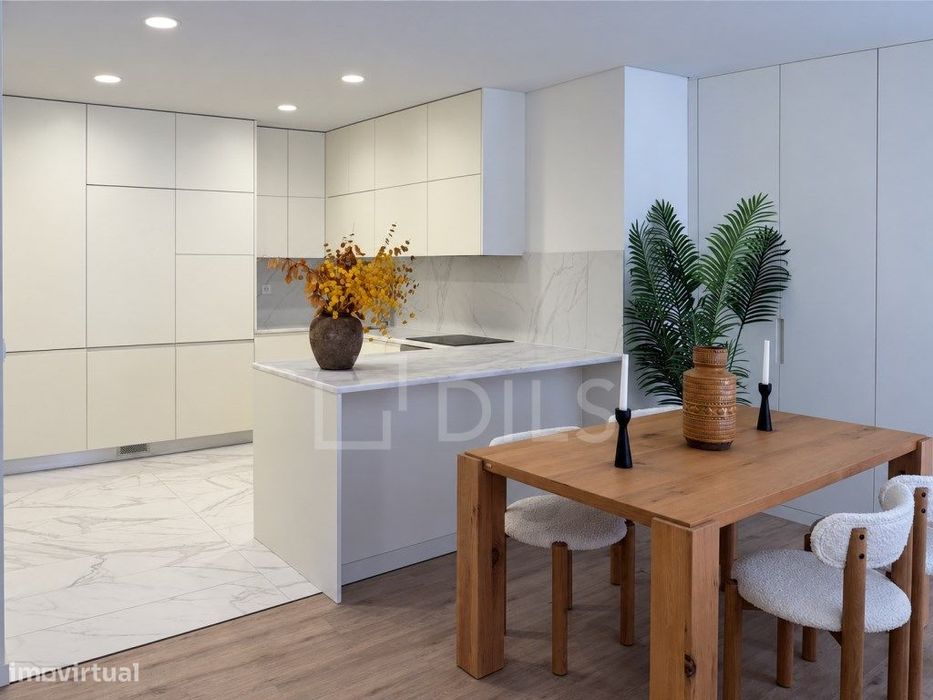 Apartamento T1, mobilado, com terraço e 1 lugar de estacionamento