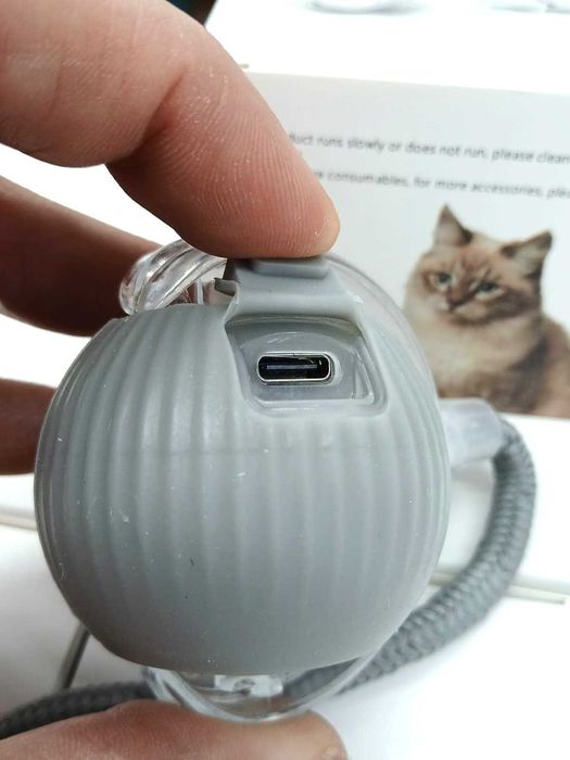Bola USB Vibra Para Gatos e Cãos