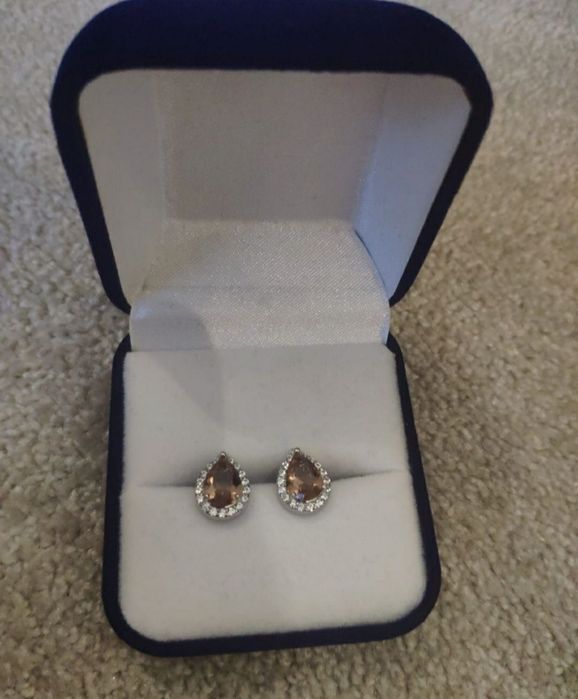 Brincos em Prata 925 com pedra Sultanita Novos.