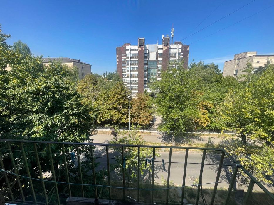 Продам 1к не гостінка Волинська 15