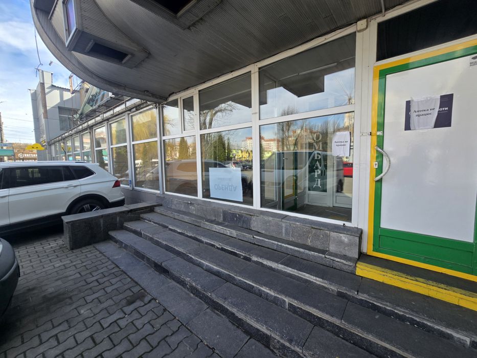 Центр. Фасадне приміщення!