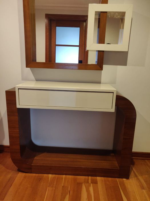 Consola branco lacado e nogueira