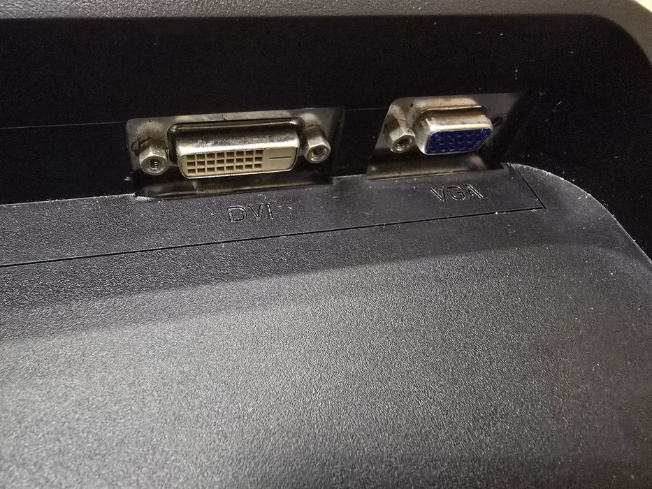 Монітор 19 дюймів