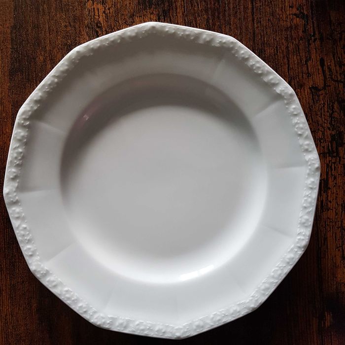 Talerz 25 cm z serii Biała Maria firmy Rosenthal