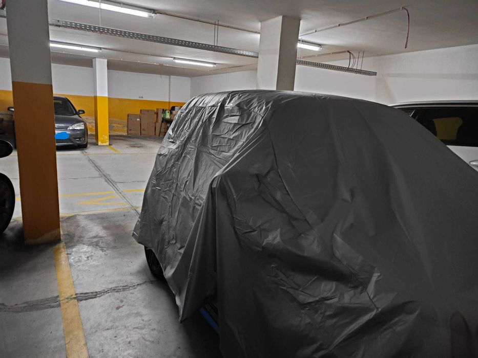 Arrenda-se ou vende-se lugar de garagem em Azurém - Guimarães