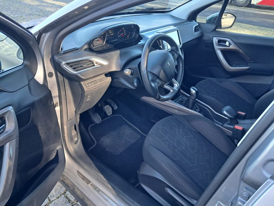 Peugeot 2008 1.2 pure tech style