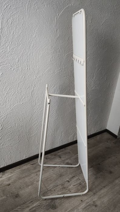 Duże lustro stojące z wieszakiem białe IKEA