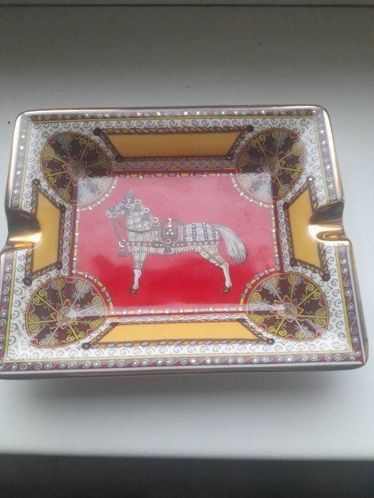 Элитная  пепельница.