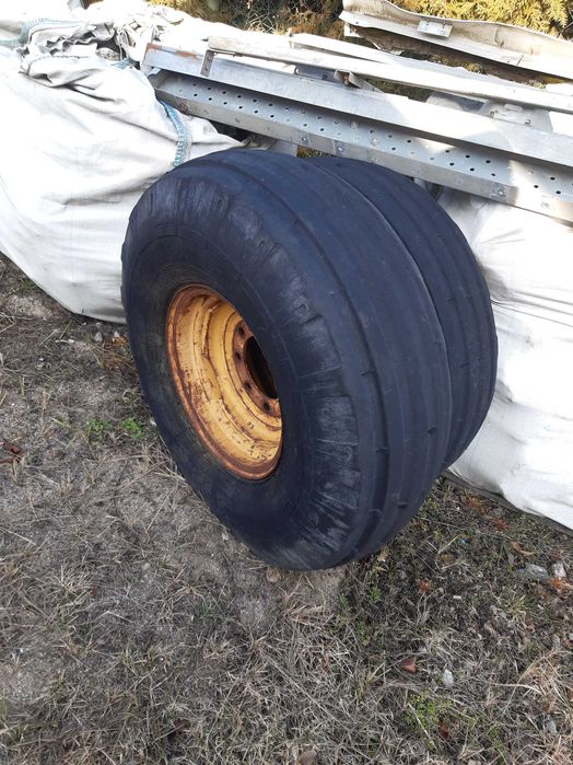 Koła cat 428 bez przedniego napędu