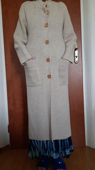 Ciepły długi sweter damski