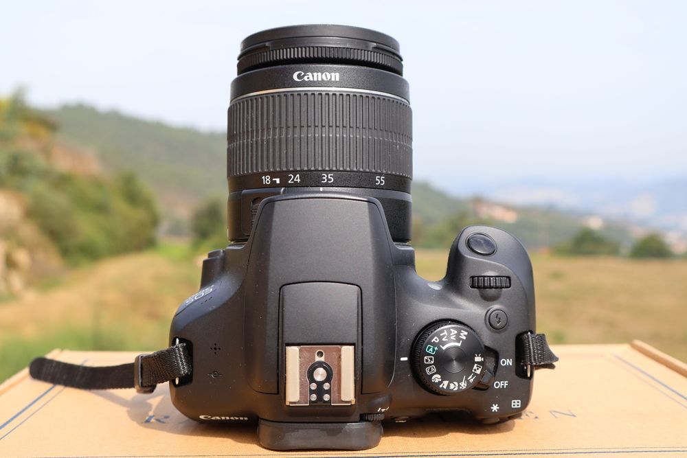 Canon EOS 1300D + EFS 18-55mm