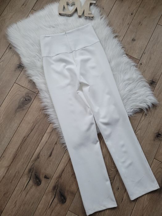Eleganckie białe spodnie garniturowe Lady Drama