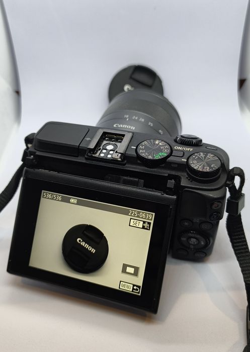 Máquina digital Canon EOS M3 + Extras