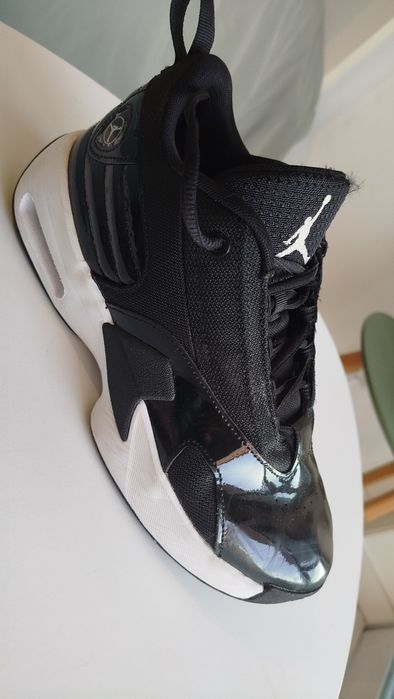 Sapatilhas Jordan max aura 6