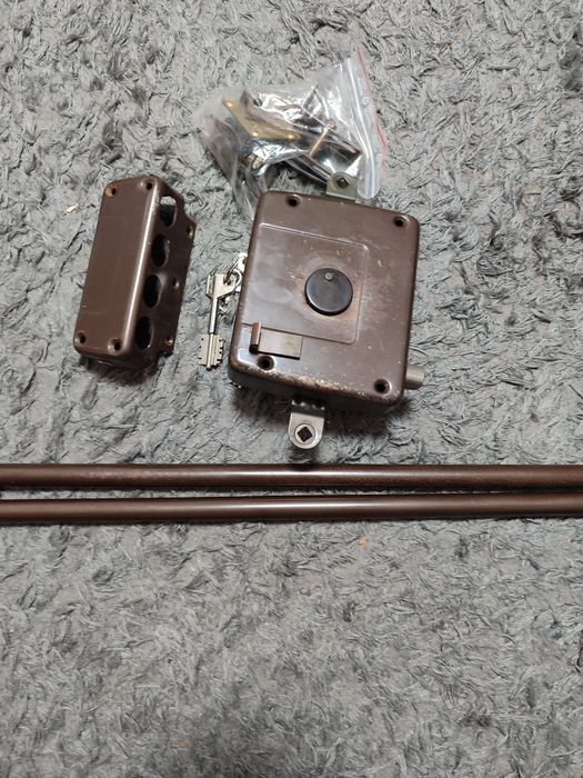 Fechaduras direitas várias