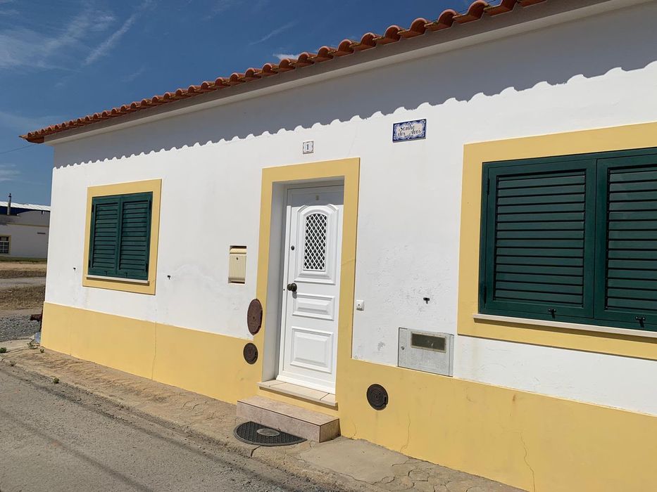 Moradia em Ermidas-Aldeia