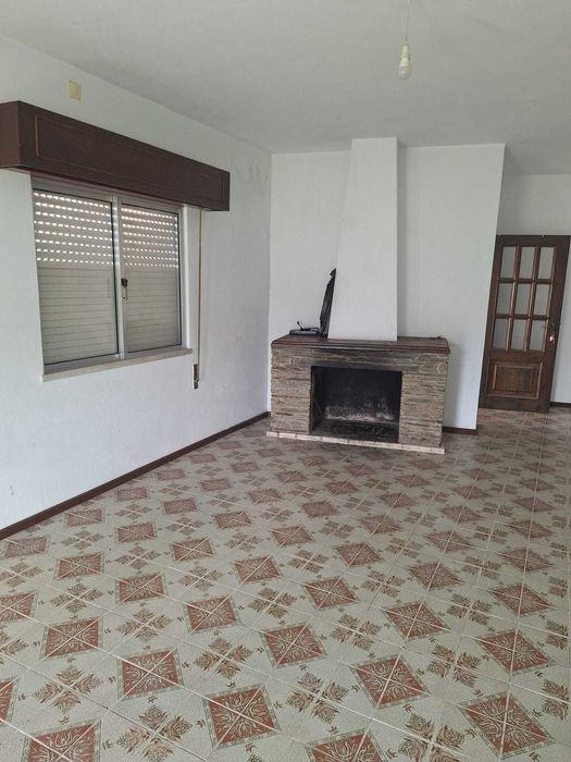 Moradia para Reconstrução – Excelente Oportunidade de Investimento