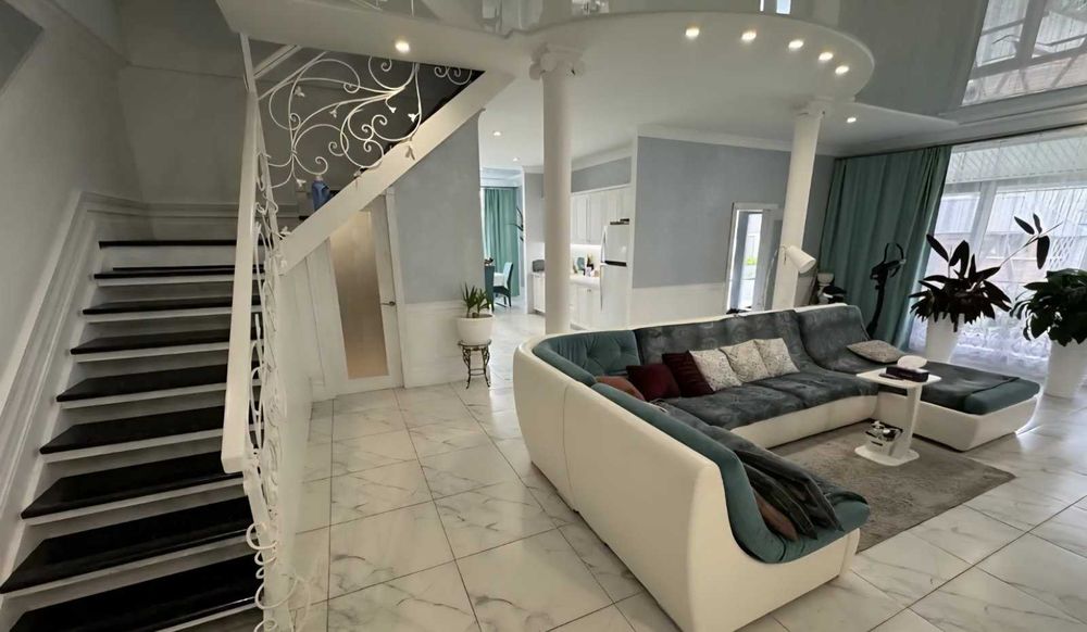 В продажу 2- поверховий сучасний будинок 2015 р.п