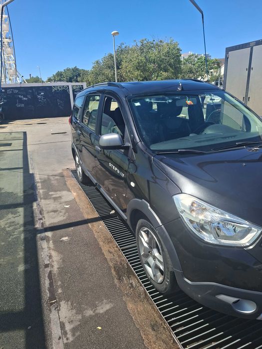 Vendo Carro Dacia lodgy 2021 7 lugares + empresa TVDE de 2 anos
