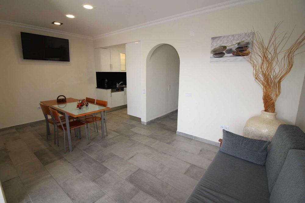 Alporchinhos T2 com Piscina a 500 metros praia