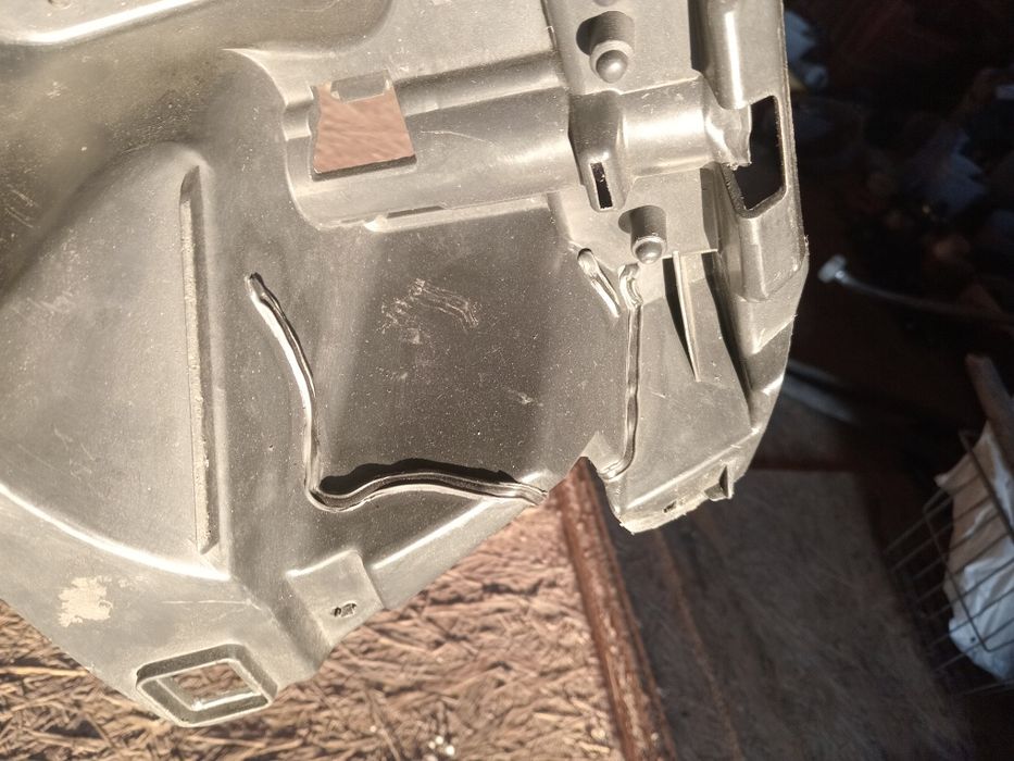 Кроштейн переднього бампера Рено меган 3