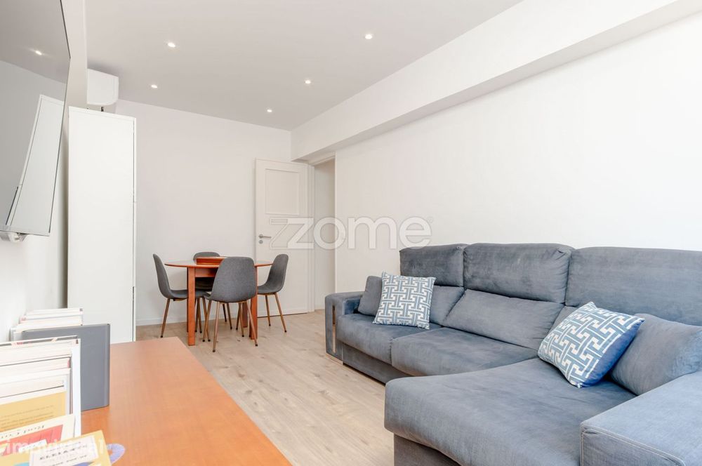 Apartamento T2 Totalmente Remodelado Junto Hospital da Cruz Vermelha